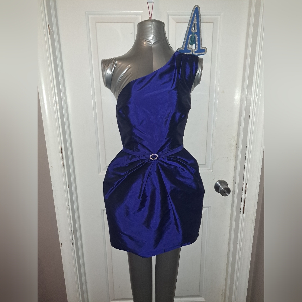 🆕️Alexia Admor New York Women’s  Violet Jeweled Buckle One Shoulder Dress Sz S